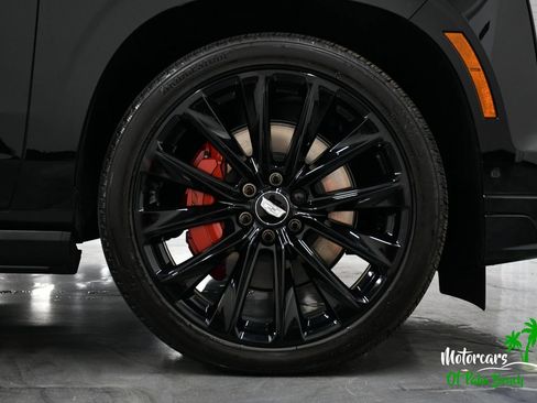 Used 2026 Cadillac Escalade ESV V w/ LPO, ONYX Package AWD/4WD image 21