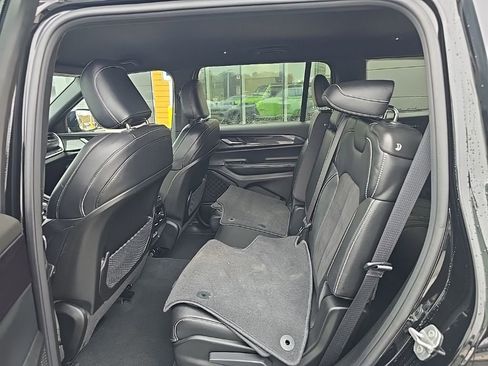 Used 2023 Jeep Grand Cherokee L Laredo image 10