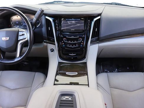 Used 2019 Cadillac Escalade ESV Premium Luxury image 47