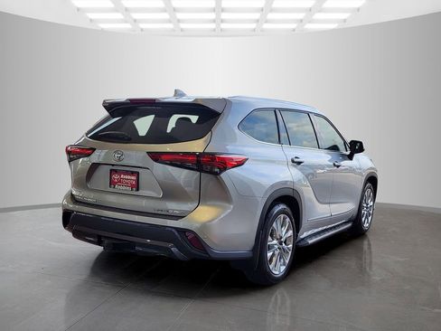 Used 2022 Toyota Highlander Limited image 5
