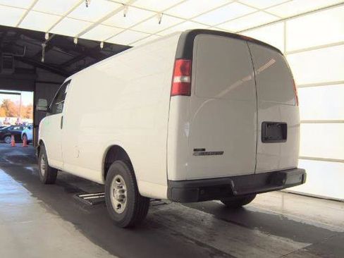 Used 2021 Chevrolet Express 3500 w/ Driver Convenience Package image 7