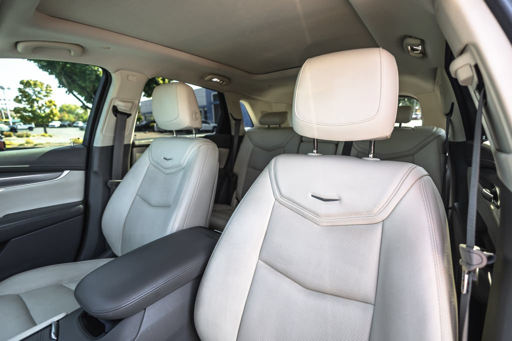 Used 2017 Cadillac XT5 Luxury w/ Driver Awareness Package AWD/4WD image 21