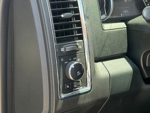 Used 2018 RAM 1500 Laramie w/ Convenience Group AWD/4WD image 7