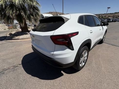 Used 2024 Chevrolet Trax LS FWD image 5
