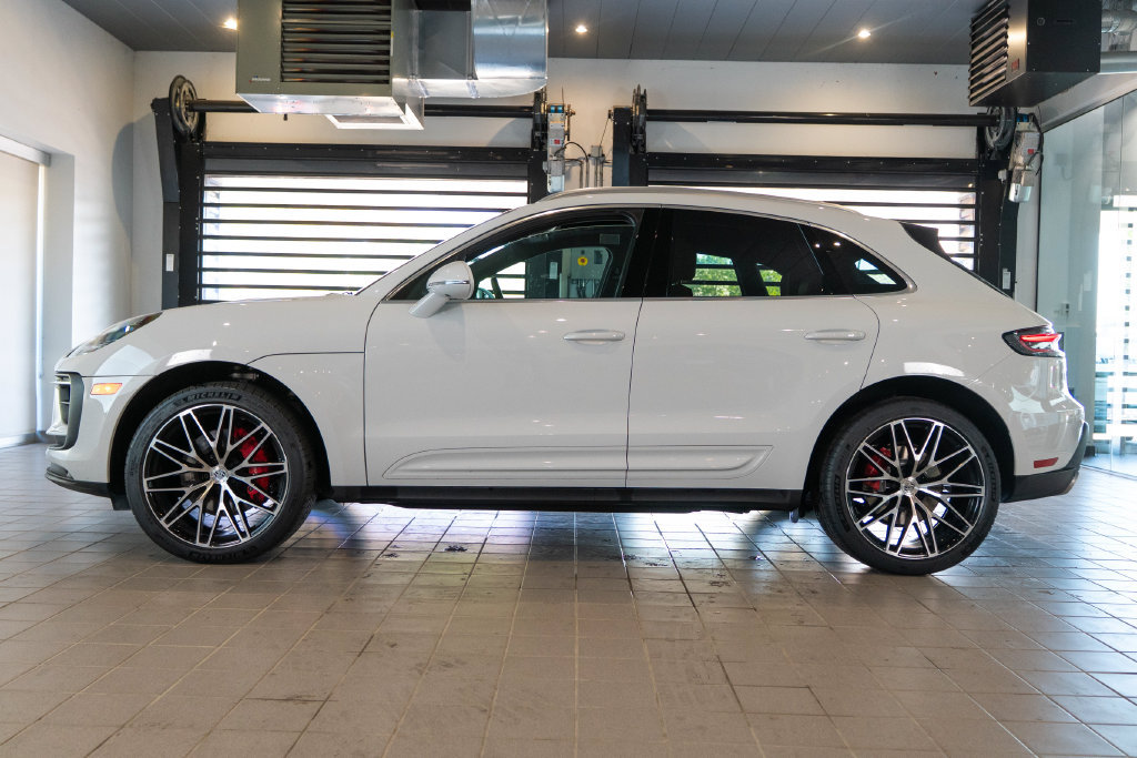 Certified 2023 Porsche Macan S AWD/4WD image 2