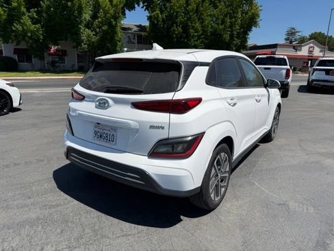 Used 2023 Hyundai Kona SEL FWD image 6