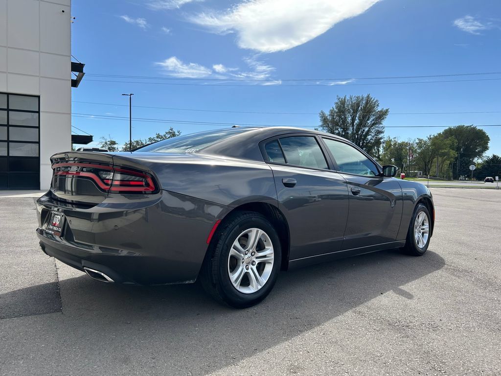 Used 2022 Dodge Charger SXT RWD image 3