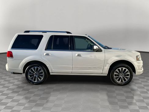Used 2015 Lincoln Navigator 2WD image 2