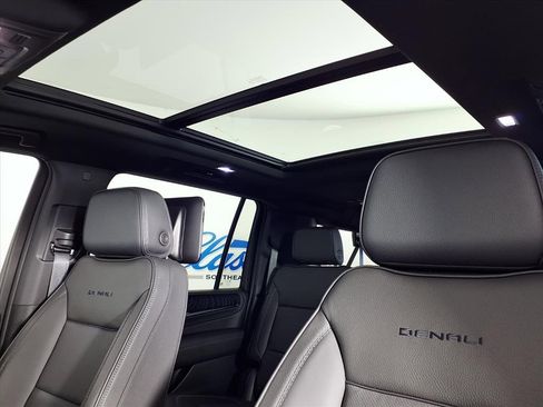 Used 2024 GMC Yukon XL Denali w/ Denali Reserve Package image 13