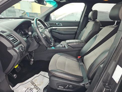 Used 2017 Ford Explorer XLT w/ Equipment Group 202A AWD/4WD image 12
