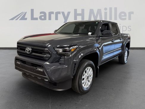 Certified 2025 Toyota Tacoma SR5 AWD/4WD image 1
