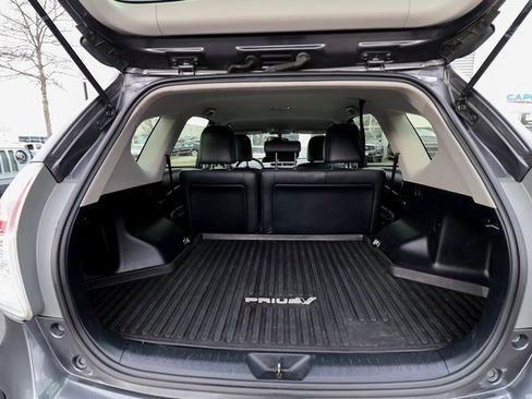 Used 2017 Toyota Prius V Four image 37