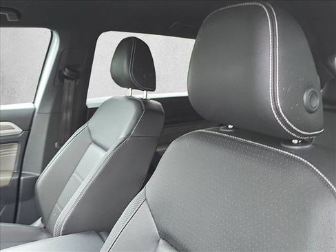 Used 2023 Volkswagen Atlas Cross Sport SE FWD image 18
