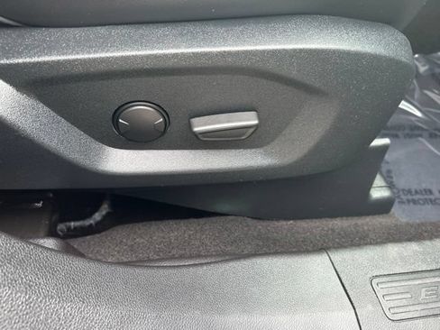Used 2019 Ford Explorer XLT w/ Equipment Group 202A AWD/4WD image 12