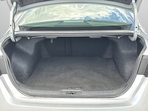 Used 2024 Nissan Altima 2.5 SV FWD image 8