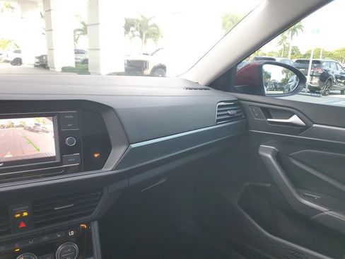 Used 2024 Volkswagen Jetta SE w/ Panoramic Sunroof Package FWD image 29