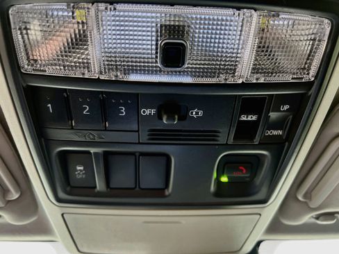 Used 2020 Toyota 4Runner SR5 Premium w/ Moonroof Package RWD image 21