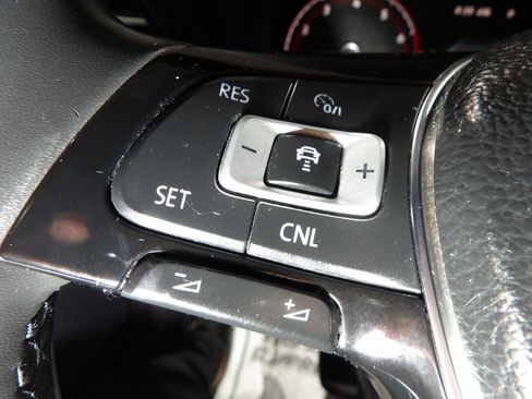 Used 2021 Volkswagen Passat 2.0T SE image 18