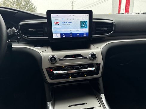 Used 2024 Ford Explorer XLT w/ Equipment Group 202A image 19