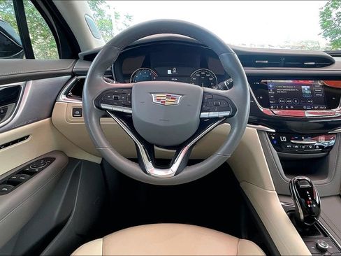 Used 2024 Cadillac XT6 Premium Luxury FWD image 5