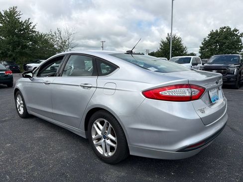Used 2014 Ford Fusion SE FWD image 4