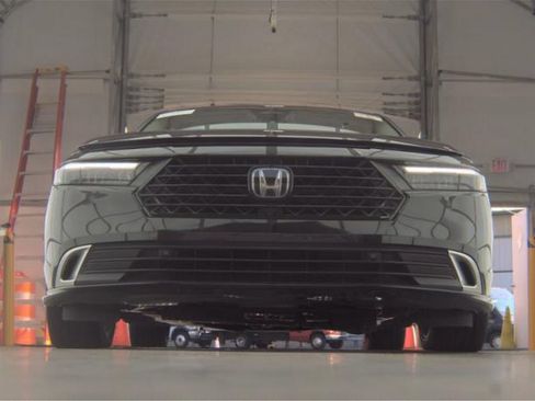 Used 2023 Honda Accord Touring image 3