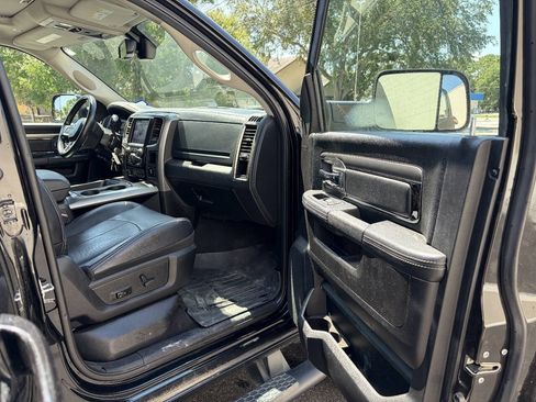 Used 2018 RAM 2500 Laramie w/ Sport Appearance Group AWD/4WD image 32