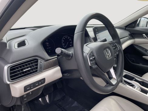 Used 2018 Honda Accord Touring image 25