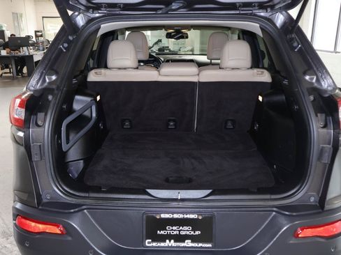 Used 2018 Jeep Cherokee Limited AWD/4WD image 8