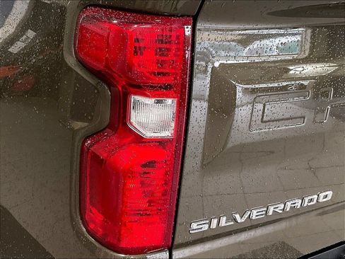 Used 2023 Chevrolet Silverado 1500 LT AWD/4WD image 34