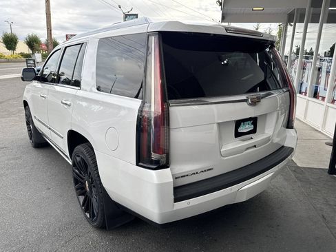 Used 2016 Cadillac Escalade Premium AWD/4WD image 3