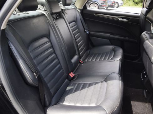 Used 2017 Ford Fusion SE w/ Fusion SE Technology Package AWD/4WD image 9
