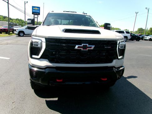 New 2026 Chevrolet Silverado 2500 ZR2 AWD/4WD image 10