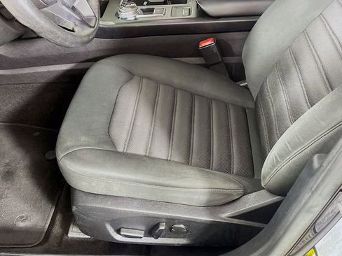 Used 2019 Ford Fusion SE FWD image 19