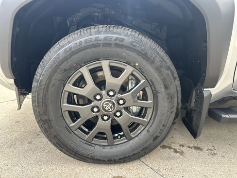 Used 2025 Toyota 4Runner SR5 image 35