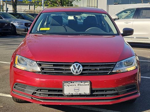 Used 2016 Volkswagen Jetta SE FWD image 2
