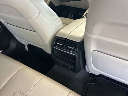 Used 2019 BMW M550i xDrive w/ Dynamic Handling Package AWD/4WD image 31