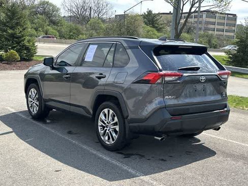 Used 2022 Toyota RAV4 XLE Premium image 23