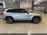 Used 2019 Jeep Grand Cherokee Laredo w/ 18" Wheel & 8.4" Radio Group image 2