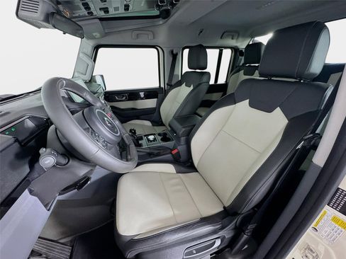 Used 2025 INEOS Grenadier AWD/4WD image 10
