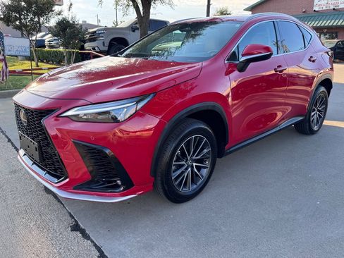 Used 2025 Lexus NX 250 FWD w/ Towing Package (2000 Lbs) image 1