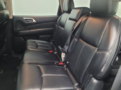 Used 2019 Nissan Pathfinder SL image 18