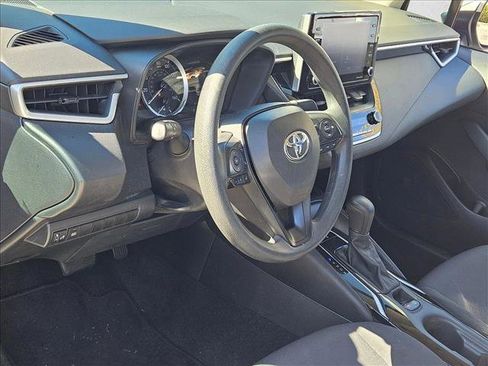 Used 2021 Toyota Corolla LE image 6