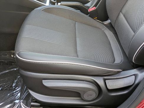 Certified 2025 Hyundai Venue Limited FWD image 4