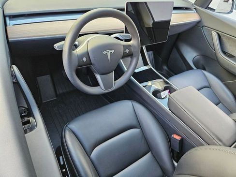 Used 2021 Tesla Model Y Long Range image 10