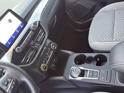 Used 2020 Ford Escape SE image 21