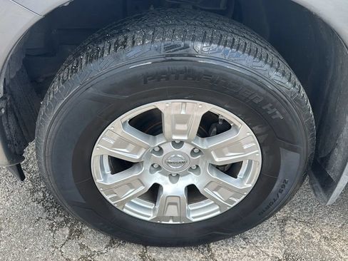 Used 2017 Nissan Titan SV AWD/4WD image 34
