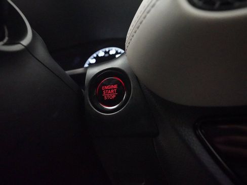 Certified 2023 Honda HR-V LX image 30