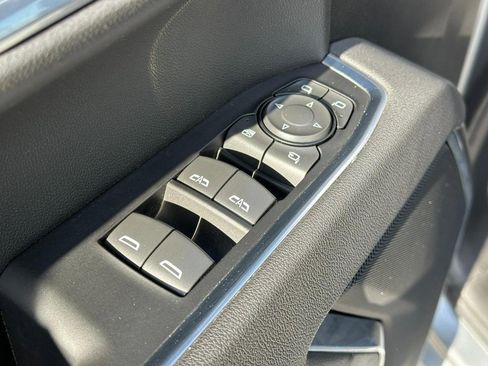Used 2025 GMC Sierra 1500 SLT image 16