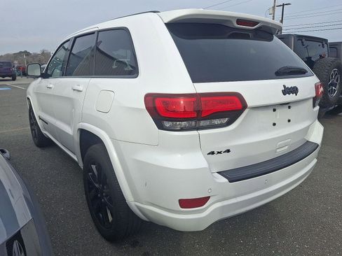 Used 2018 Jeep Grand Cherokee Altitude image 21